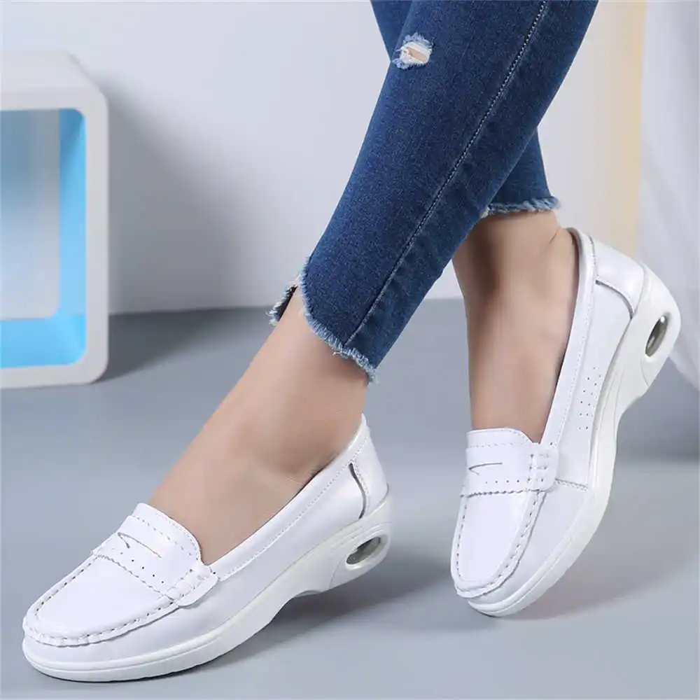 Thick Sole Slipon White Traine - Formal Women Daily Wear Slippers 评论和价格